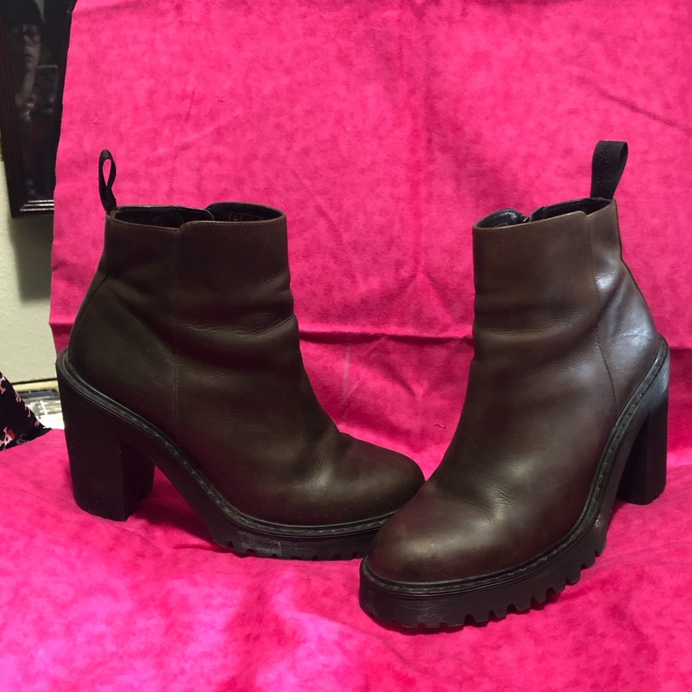 💜 SPECIAL! Dr Marten Magdalena size 9 US women’s gently used lovely!🦆